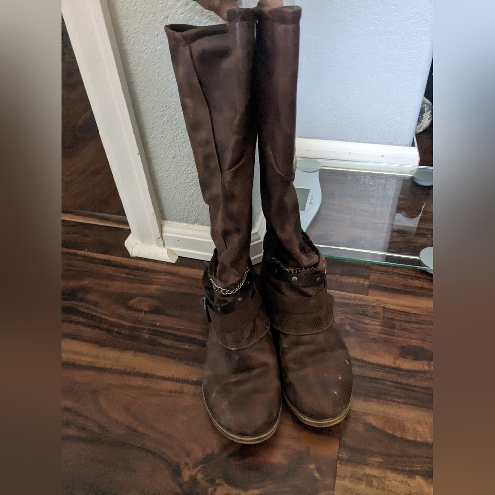 Women's 7.5 brown tall zip up boots